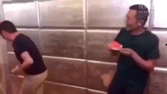 搞笑吃瓜比赛集锦,笑到肚子疼！