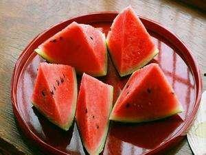 吃瓜不吐籽1996,1996年“吃瓜不吐籽”现象背后的社会文化解读