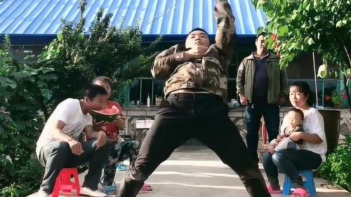 吃瓜 跳舞  第1张