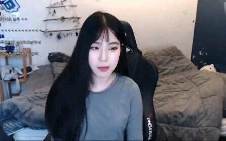 韩国女主播吃瓜  第1张