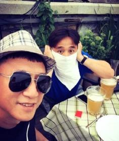 黄磊孙红雷吃瓜视频,揭秘娱乐圈幕后故事  第1张